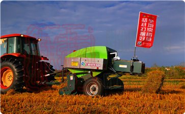 武汉隆秋农业合作社合作联社用上海世达尔方捆机秸秆回收中